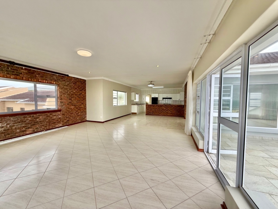 5 Bedroom Property for Sale in Seaview Eastern Cape